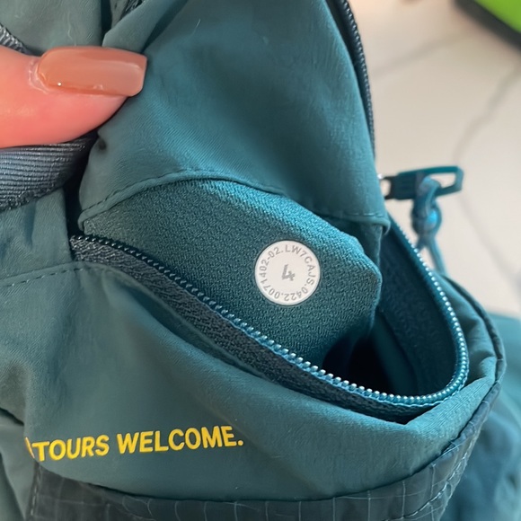 Lululemon Cargo High Rise Hiking Short 5" - Picture 5 of 5